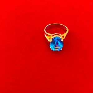 14 K yellow gold blue topaz ring